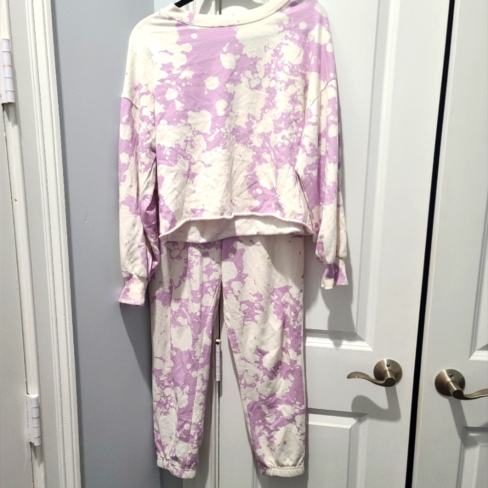 Gray By Grayson Social Bleach Tie Dye Sweatahiet Pullover And Jogger Set
